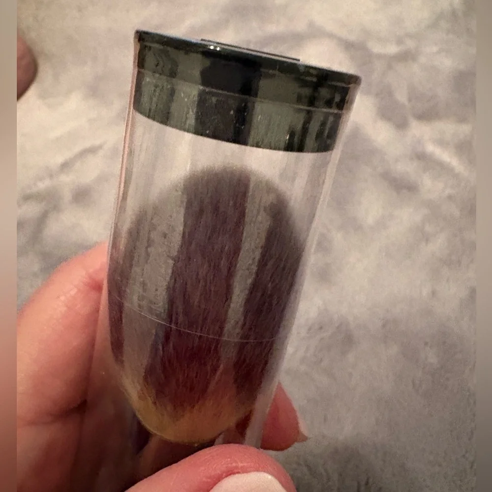 It cosmetics Heavenly Luxe Wand Ball Powder Brush #8 New never opened retail $50